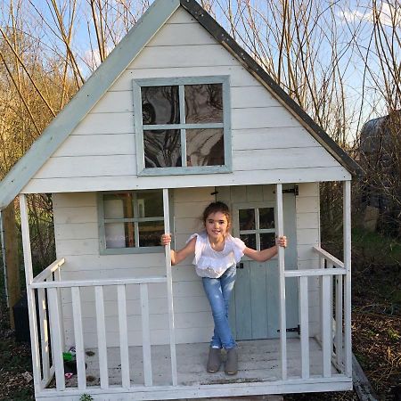Willow Court Farm Studio South & Petting Farm, 8 Mins From Legoland & Windsor, 15 Mins From Lapland Uk מראה חיצוני תמונה