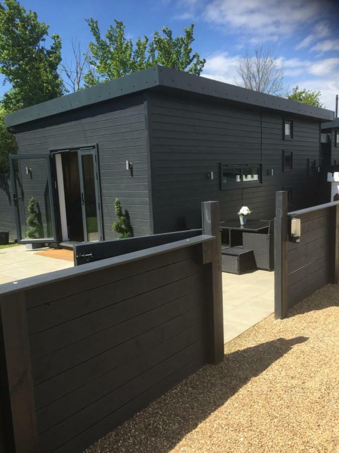 Willow Court Farm Studio South & Petting Farm, 8 Mins From Legoland & Windsor, 15 Mins From Lapland Uk מראה חיצוני תמונה