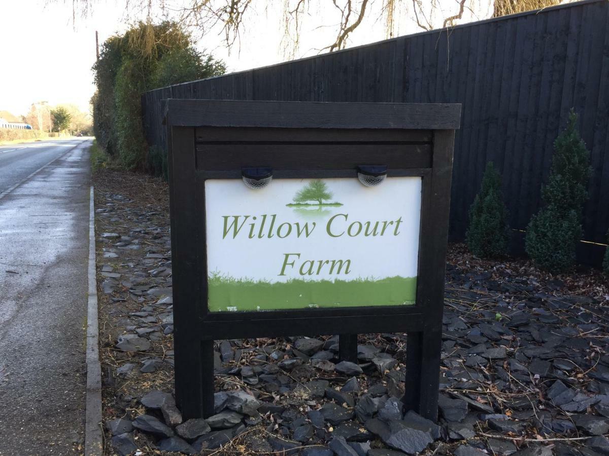 Willow Court Farm Studio South & Petting Farm, 8 Mins From Legoland & Windsor, 15 Mins From Lapland Uk מראה חיצוני תמונה